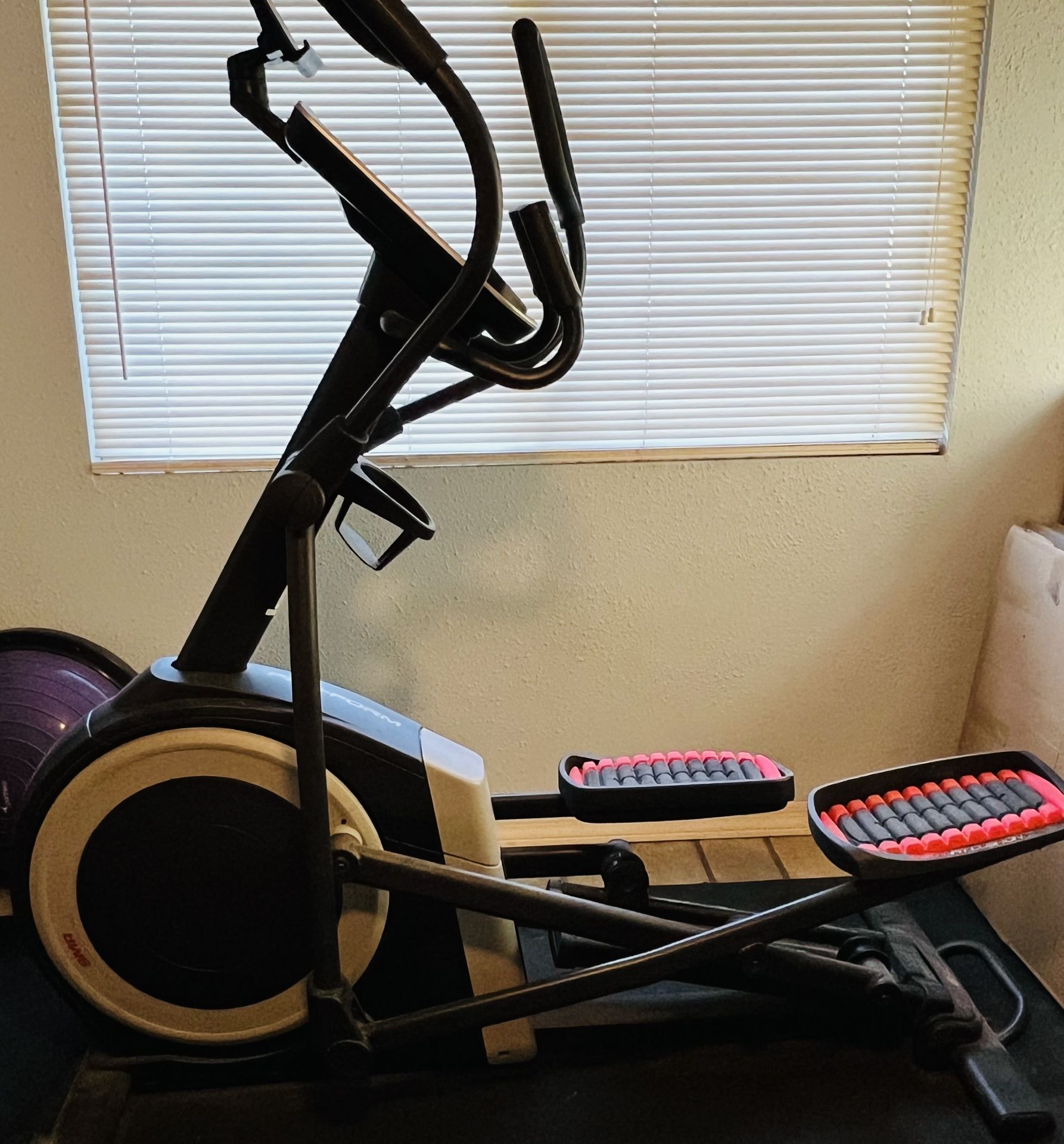 Costco Elliptical ProForm Coachlink E9