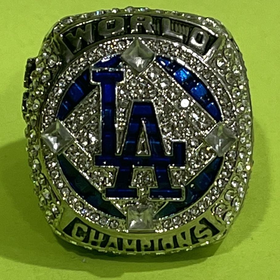 Dodgers' fan replica World Series rings on sale for up to $6,000 - Los  Angeles Times