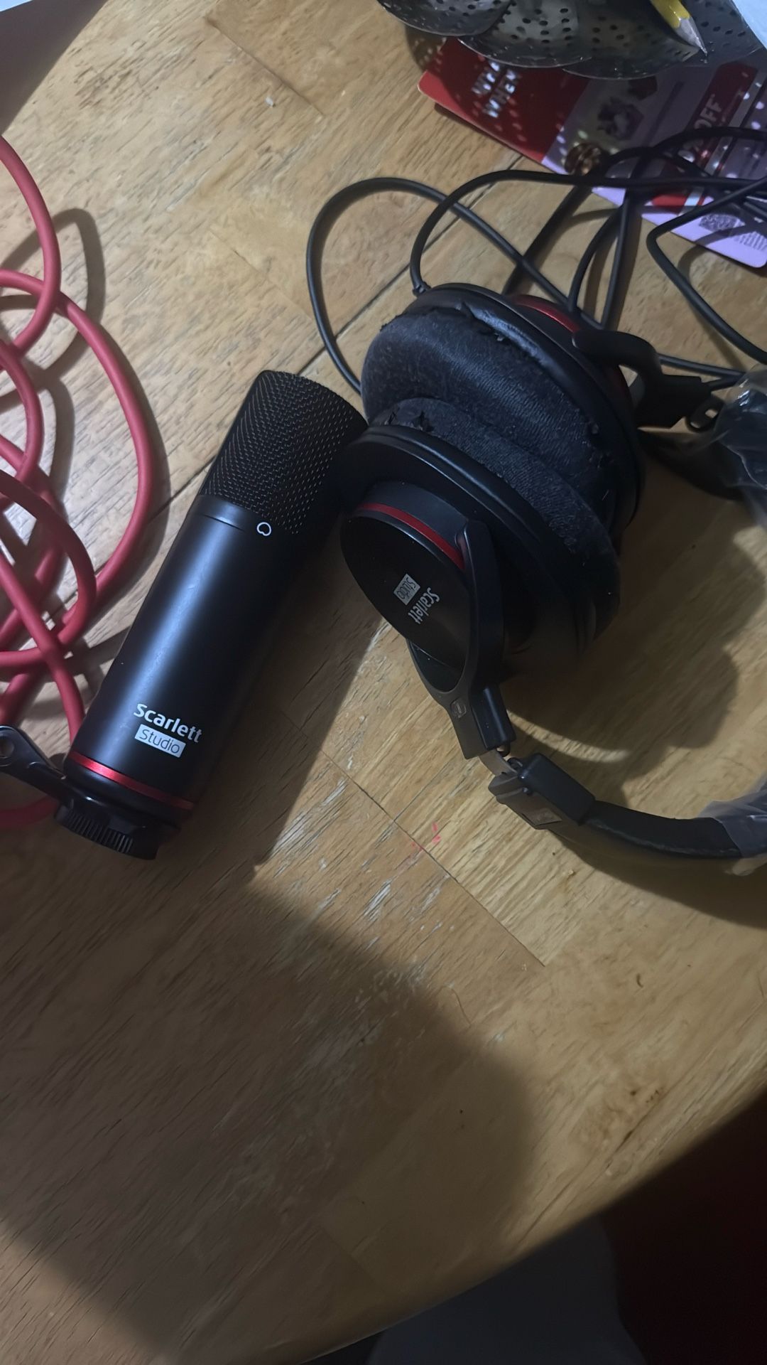 Microphone And Headphones Scarlett Studio Edition