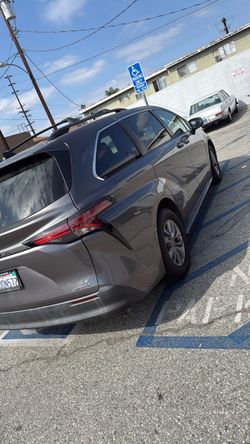 2021 Toyota sienna le