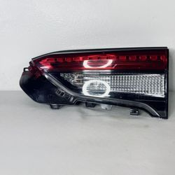 2019 - 2023 TOYOTA RAV-4 RH PASSENGER SIDE INNER LIGHT OEM