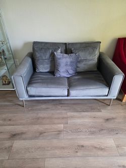 Modern Gray Velvet Loveseat – Clean & Stylish