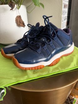 Boy shoes brand: Jordan size 4