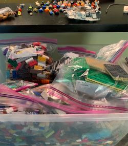 25+ pounds of Legos with 40+ mini figures