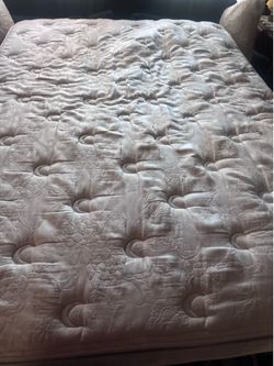Mattress Queen Serta