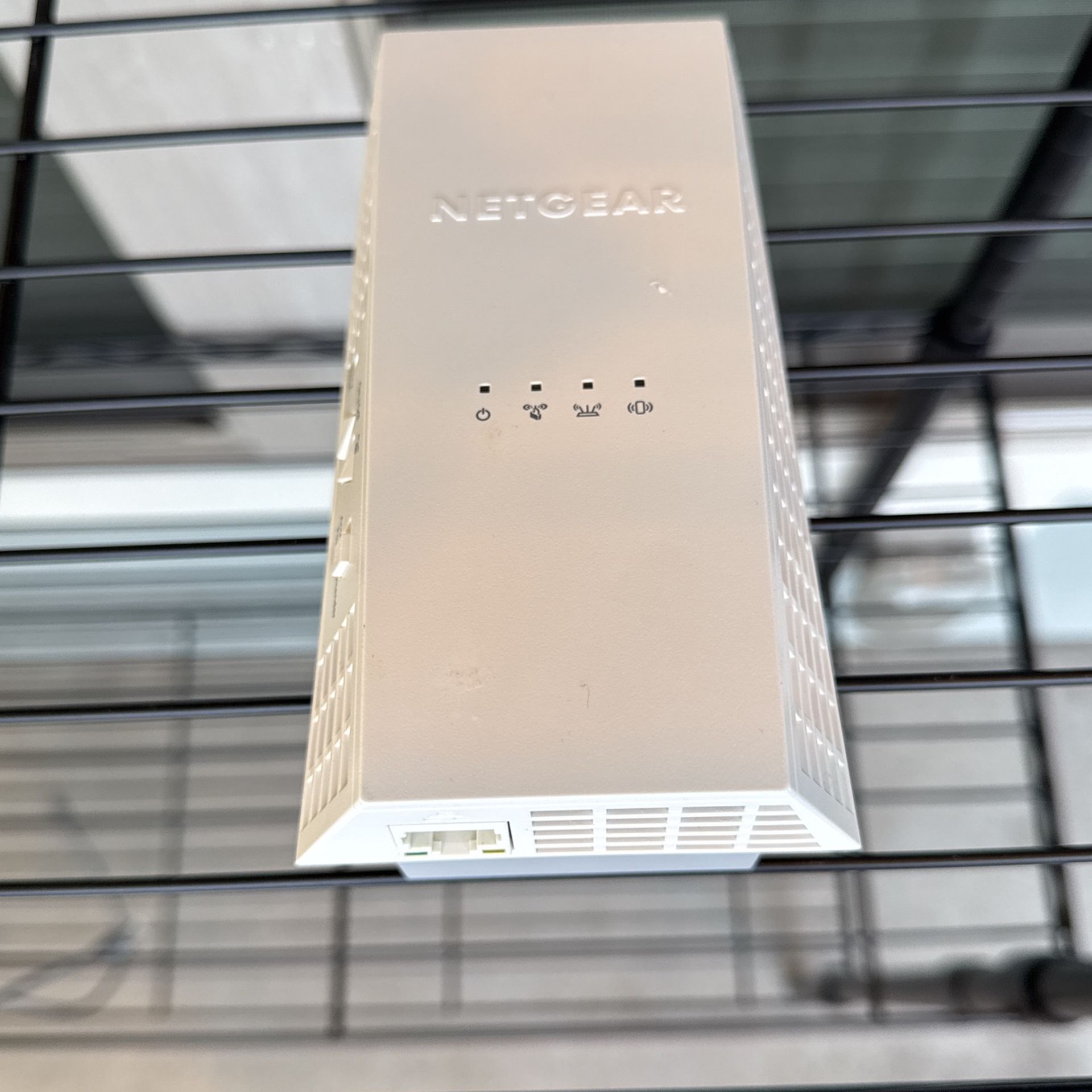 Netgear Wi-Fi Extender EX6400V3 – Boost Your Signal Anywhere!