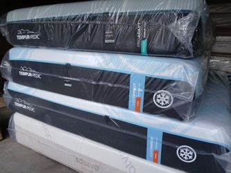 Queen Tempurpedic Luxe breeze Firm Mattress 