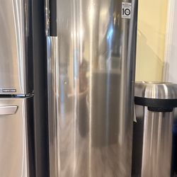 LG Upright Freezer 6.0 cu. ft. - Excellent Condition