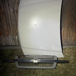Chevy Silverado Hood & Grille assy