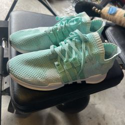 Adidas Av91-16 Women’s Size 9