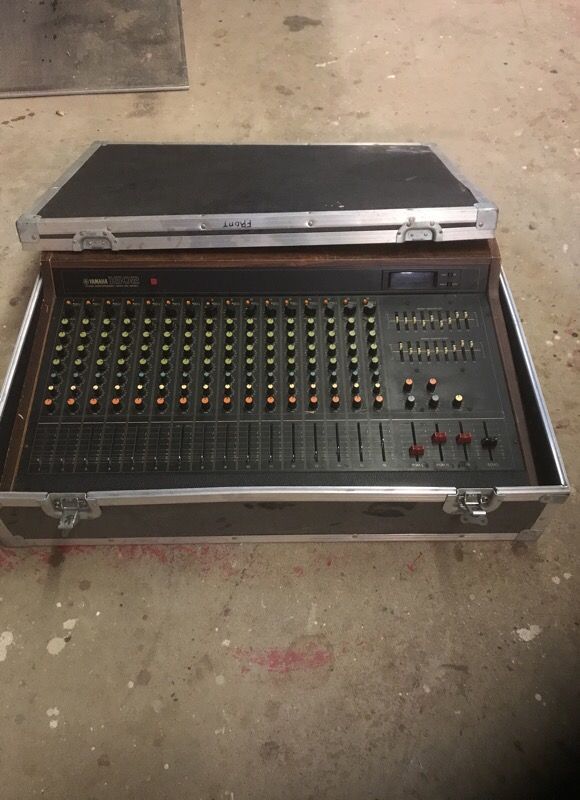 Yamaha 16 channel mixer