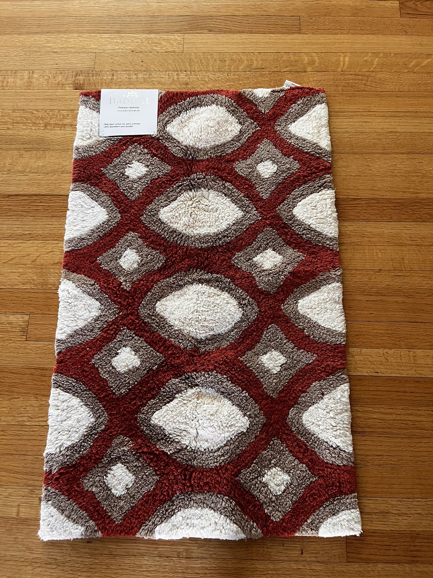 $5 New Cute Orange And White Bathrug 21”x34”