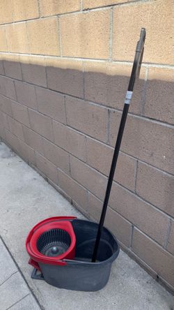 Mop and mop bucket