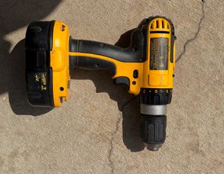 DeWalt DC725 Cordless Drill with Battery