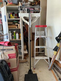 Chicago Antique scale up t 250 lbs plus height very accurate