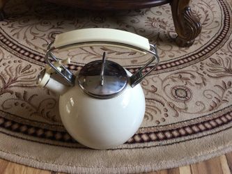 Whistling tea kettle