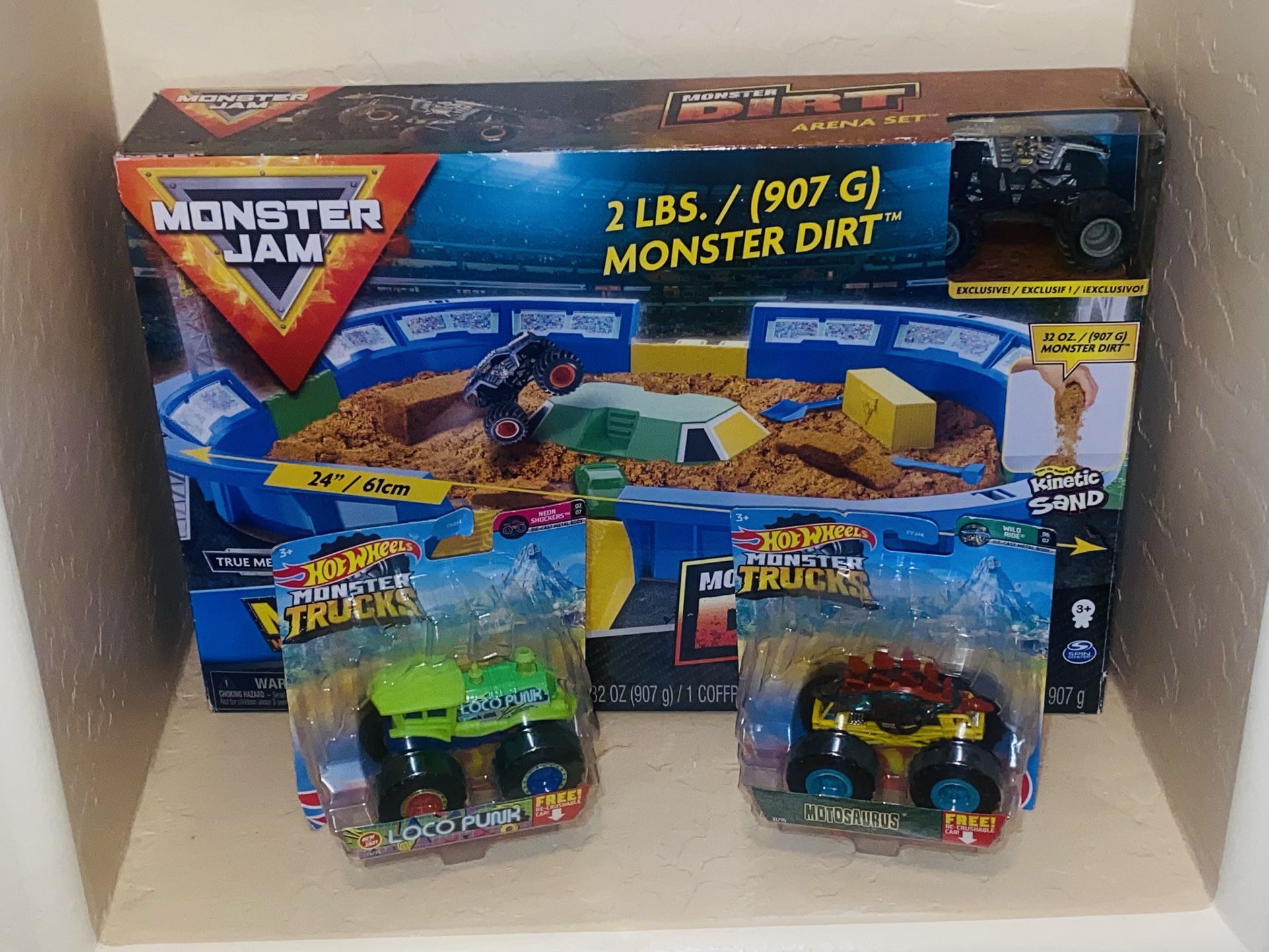 New Monster Jam, Monster Dirt Arena 24-inch Playset w/ 2lbs of Monster Dirt & Exclusive 1:64 Scale Die-Cast Monster Jam Truck & 2 New Monster Trucks