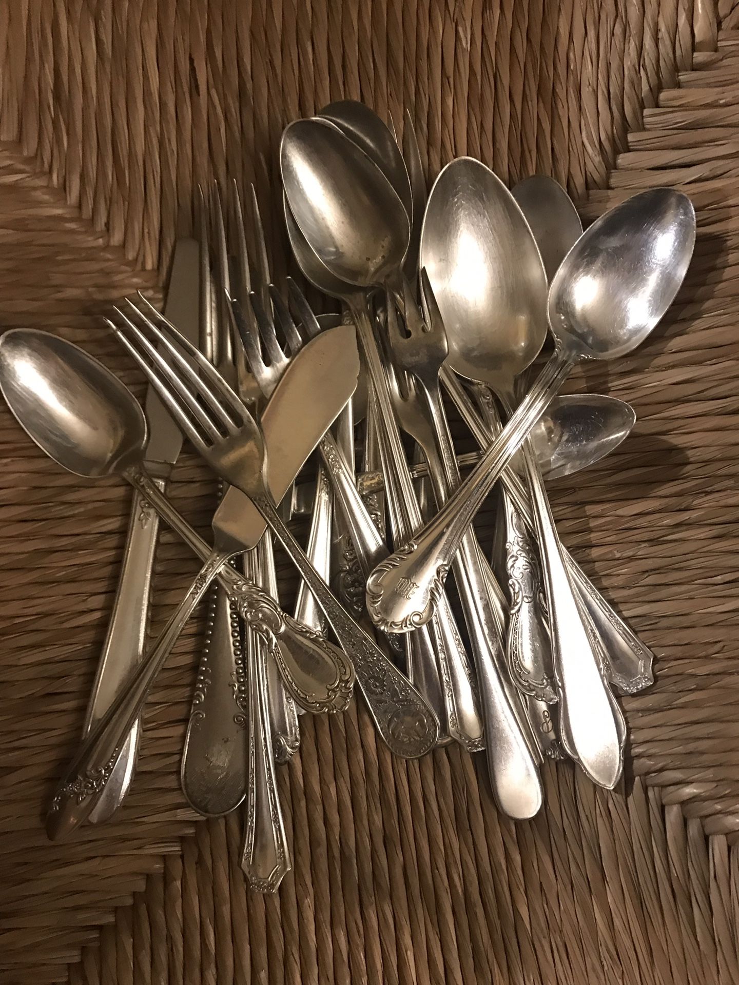 Assorted silverplated silverware