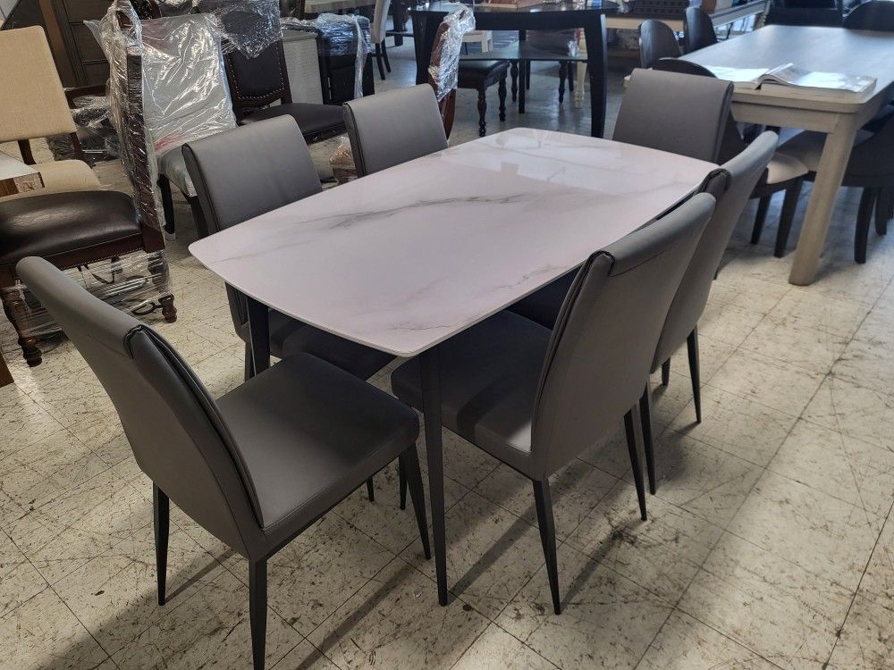 Brand New 7 Piece Table Set FREE FRESNO CITY DELIVERY IN BOX