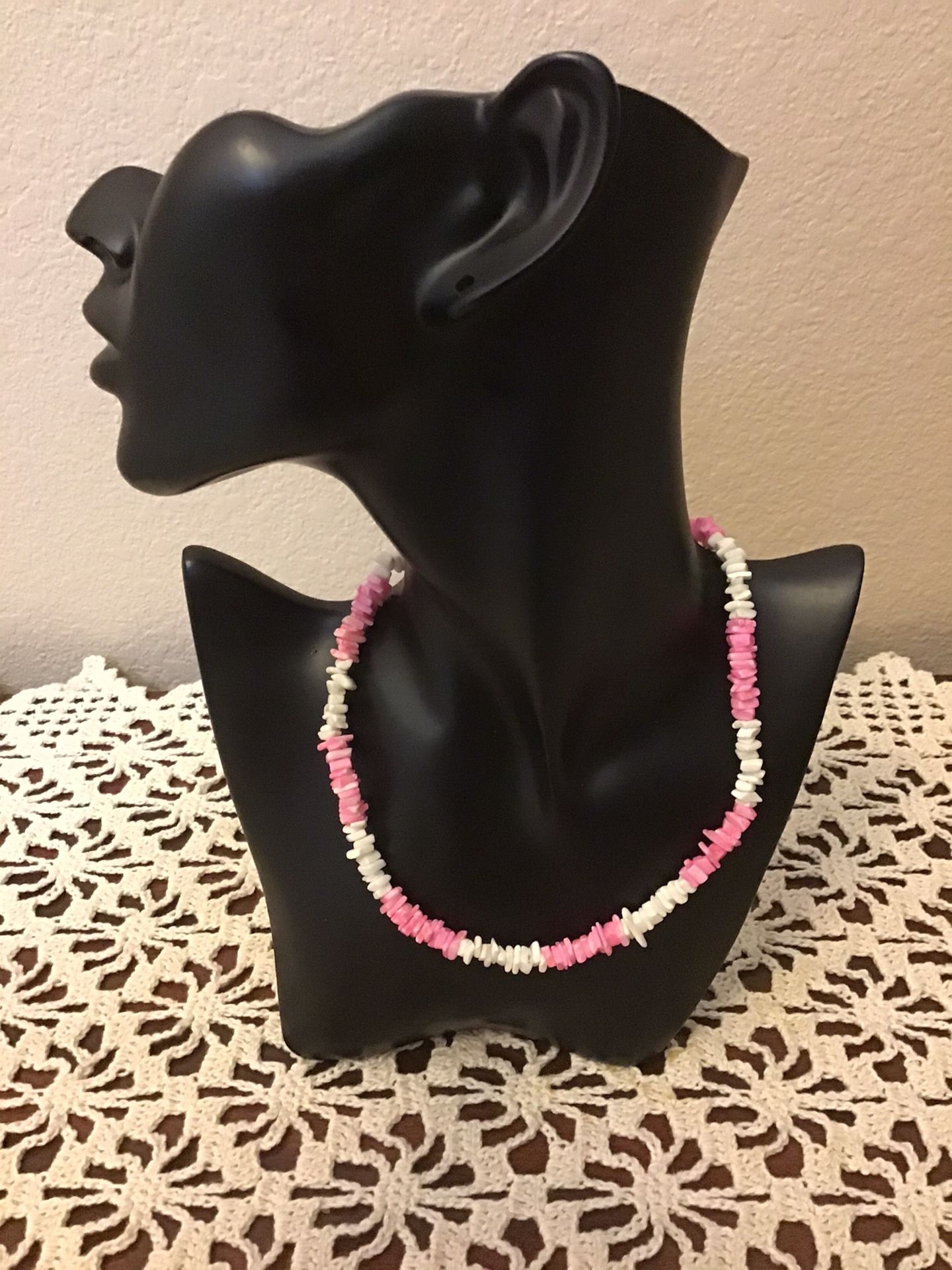 Vintage Pink & White Shell Chip Necklace. Like New. 16"