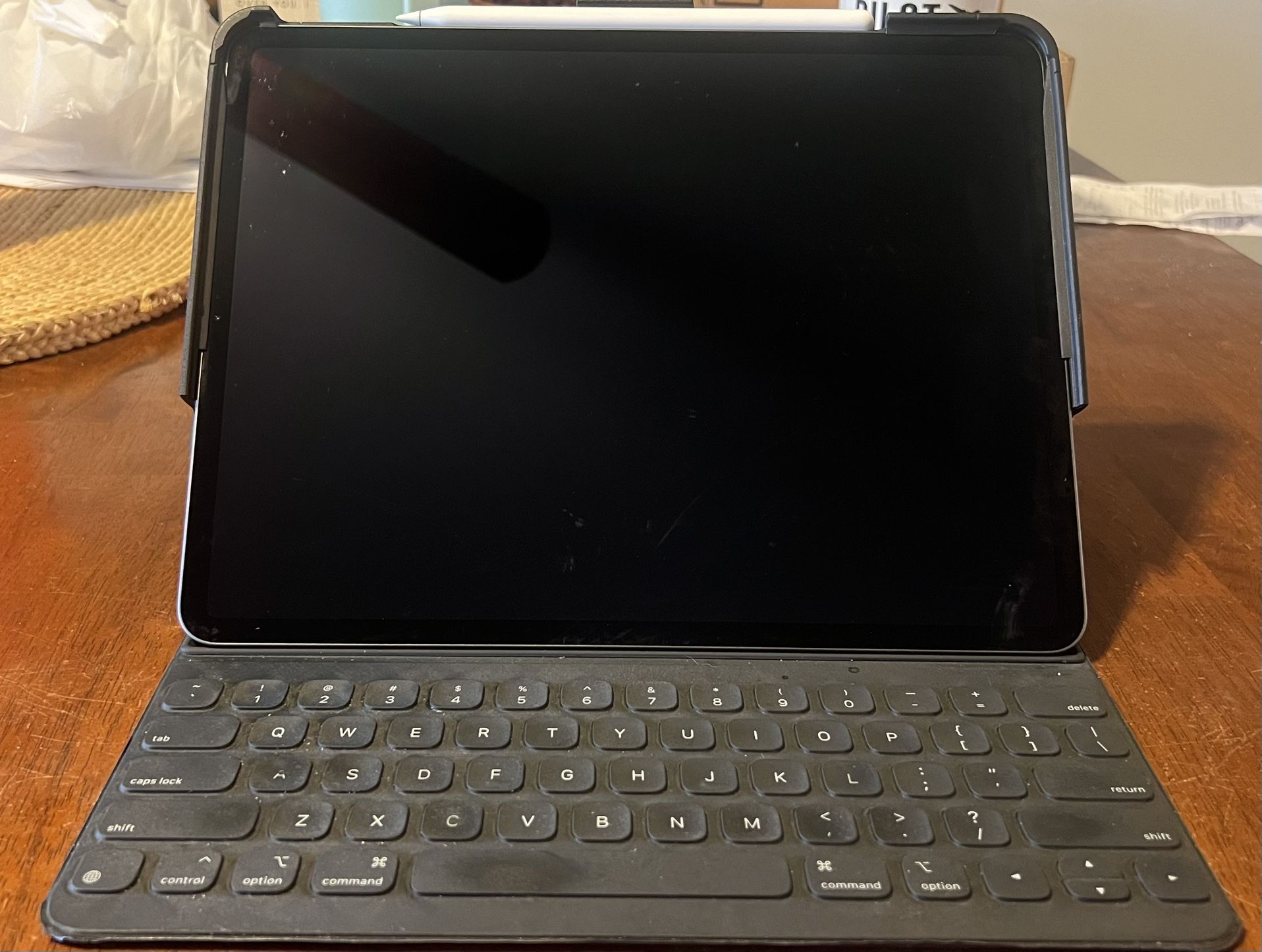 iPad Pro 12.9” + Apple Pencil + Folio Keyboard