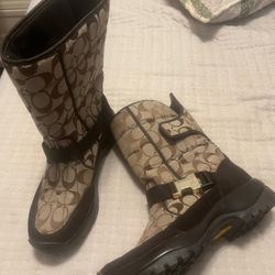 Couch Snow Boots Size 9 