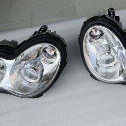 Mercedes  Benz Headlight Set. Genuine