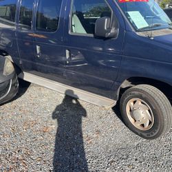 2007 Ford E350 Super Duty Passenger Van