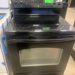 GE Electric Stove In Black Working Perfectly 4 Months Warranty 