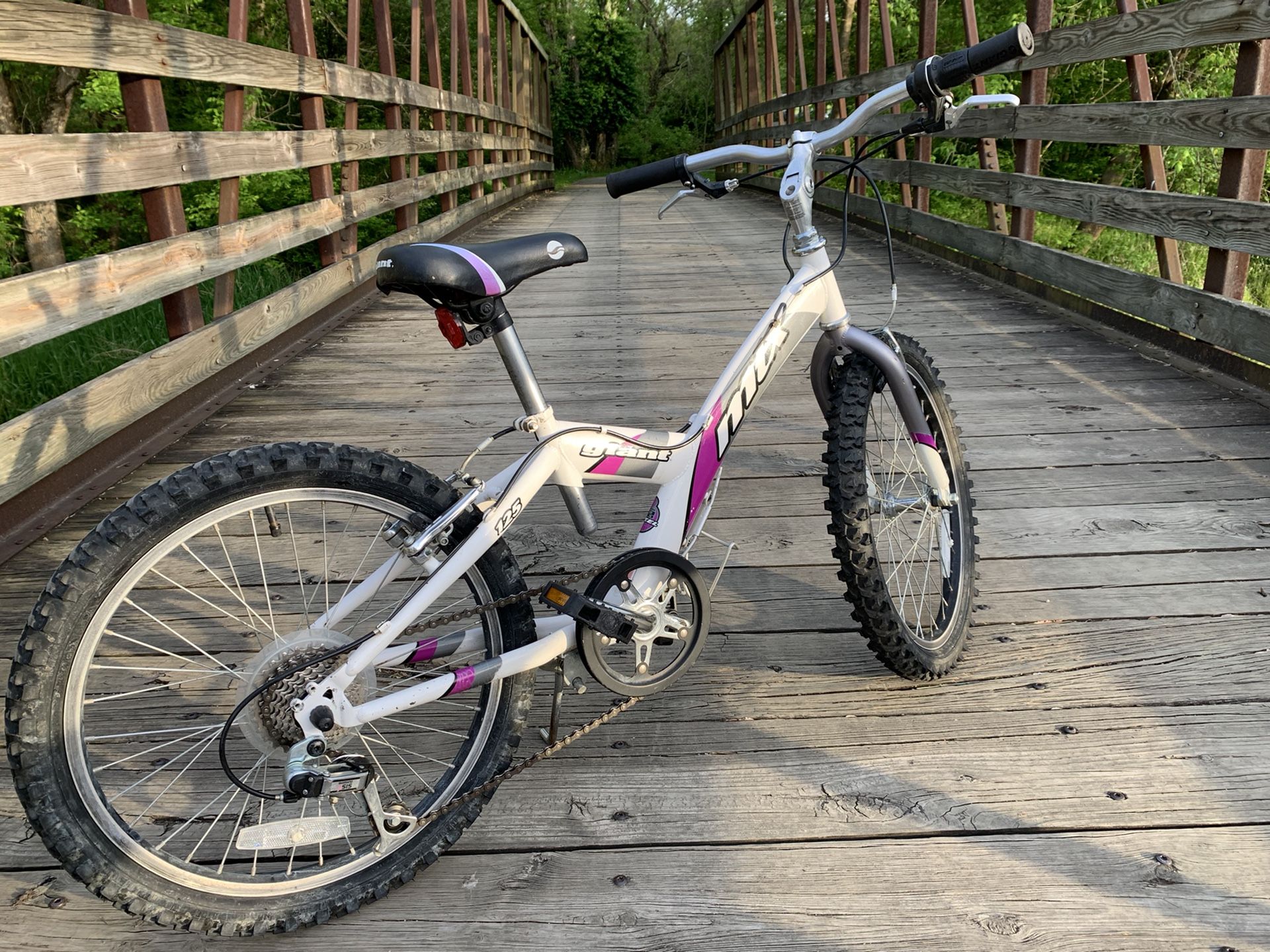 20 kids 7 speed Giant mtx 125 mountain bike for Sale in New