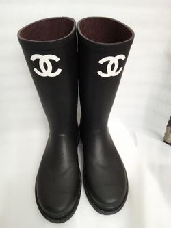 CHANEL Rev Black Rain Boots with White CC Logo Emblem. Size 39