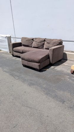 FREE. BROWN FABRIC COUCH WITH CHASE. CITY OF ORANGE RIGHT BY ANGEL STADIUM .see description below