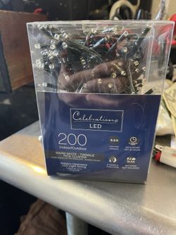 Led 200 Indoor/outdoor Lights New In Box  Battery Operated. With Timmer And 8 Different Twinkle Functions