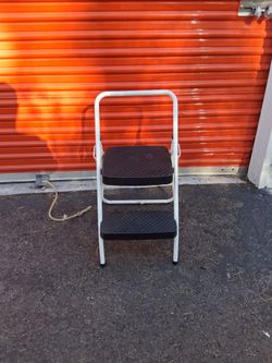 Costco step ladder pickup 3-8:30 pm rainbow/charleston cash only read description