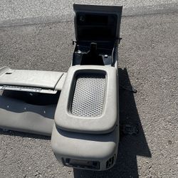 03-06 Chevy Silverado Front Center Console