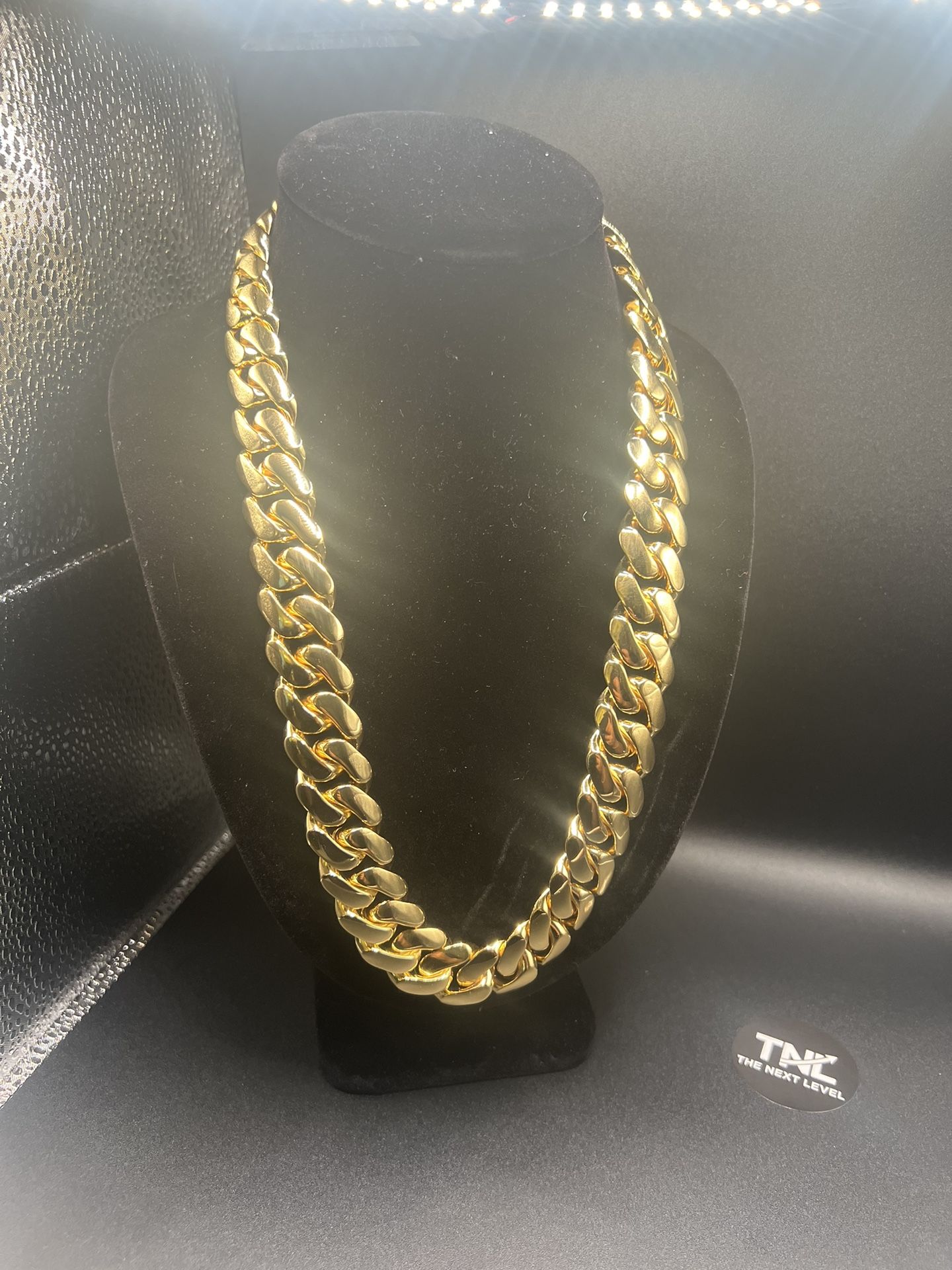 20mm Regular Clasp Cuban Link - Heavy 18 Gold Plated 