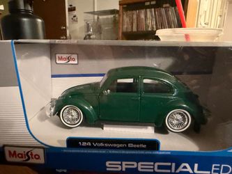 Diecast 1/24 vw beetle lowered  green  in box