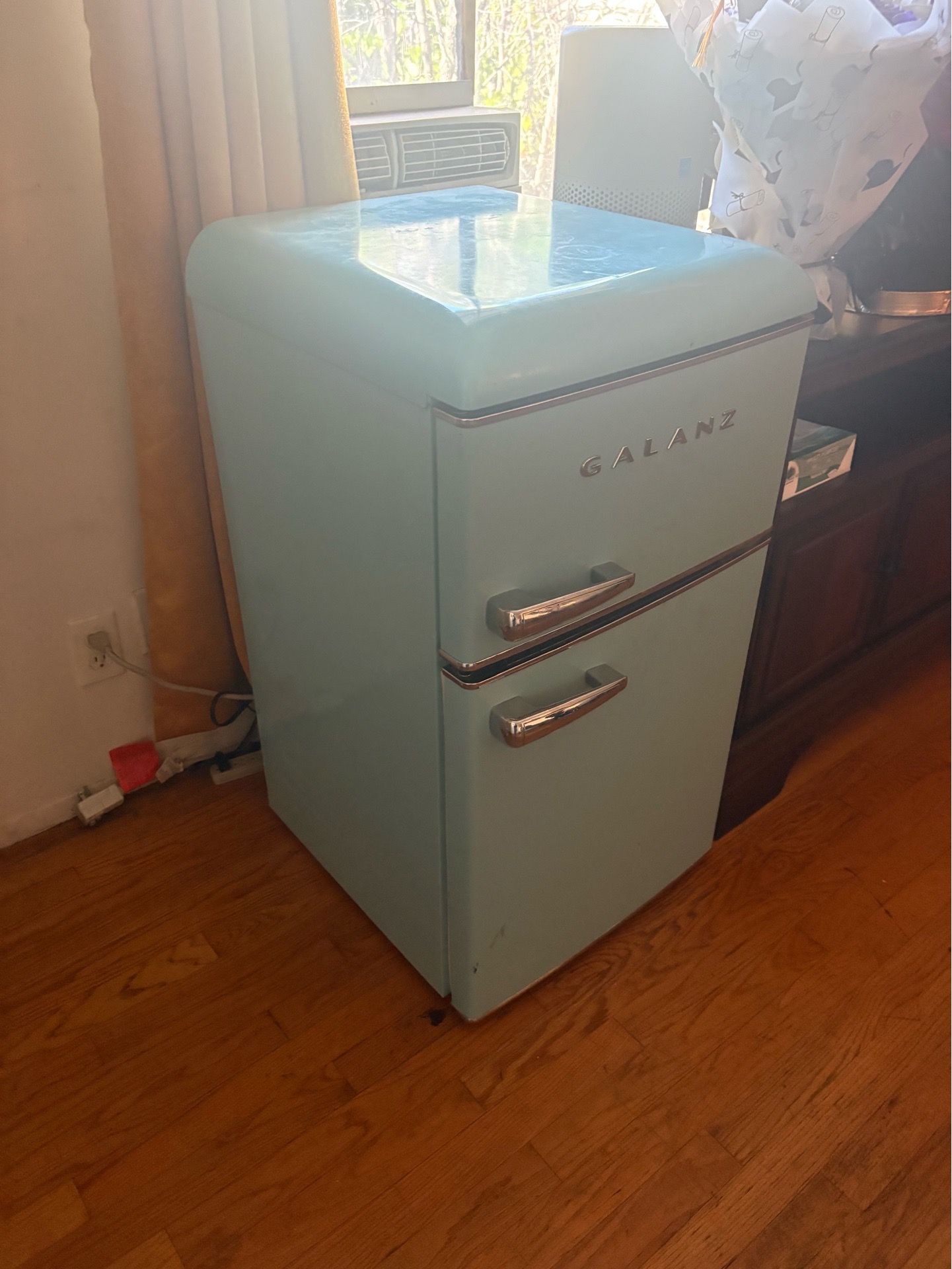 Mini retro fridge