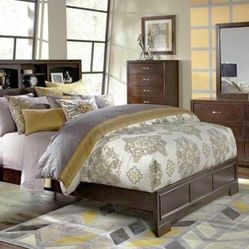 American Queen Bedroom Group - Walnut