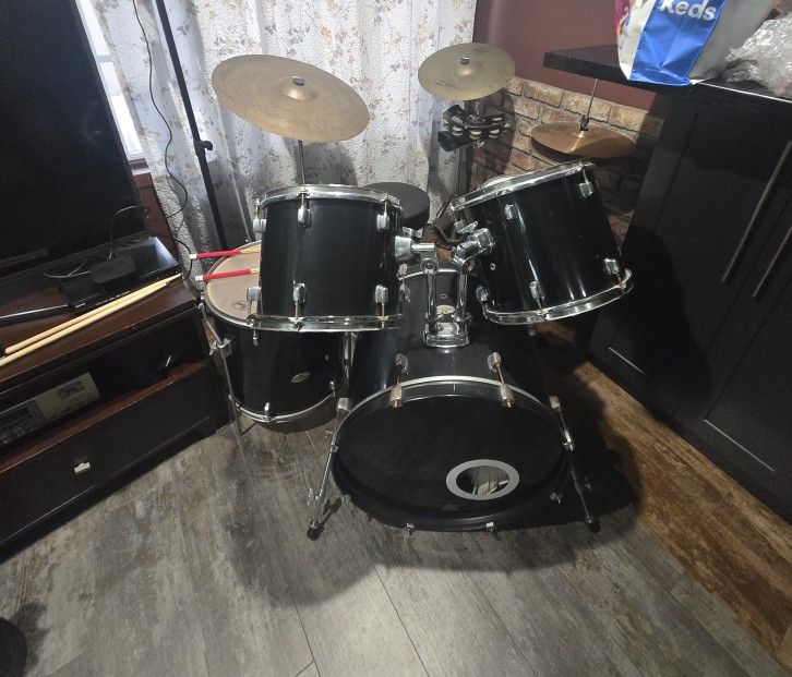 Evans 5 Piece Drum Set