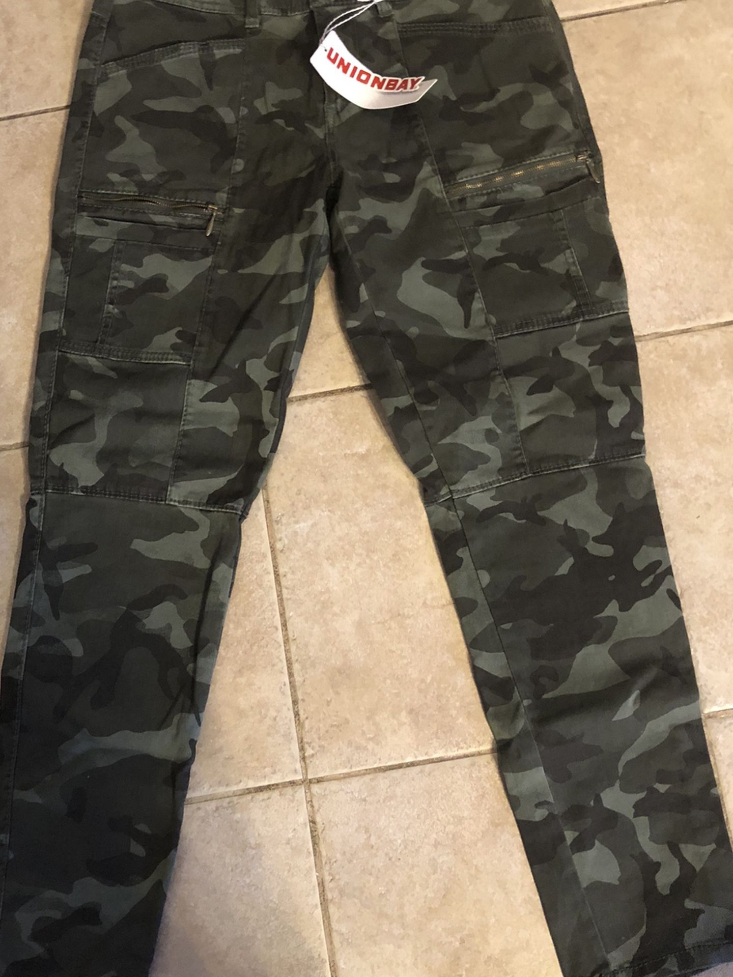 New With Tags Camo Skinny Pant