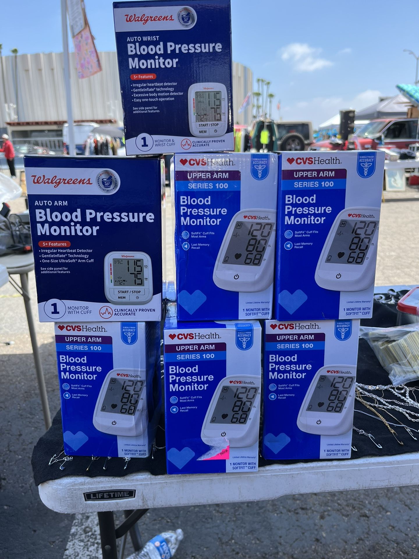 BLOOD PRESSURE MONITOR