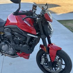 2022 Ducati Monster Plus