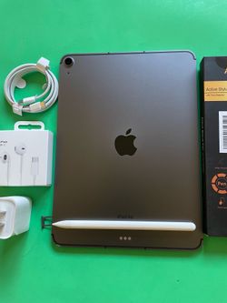 Apple IPad Air 5th Generation (10.9” Liquid Retina / M1 chip/ 2022 Model) 64GB Wifi + Cellular (5G) with Pen, Keyboard  & Accessories