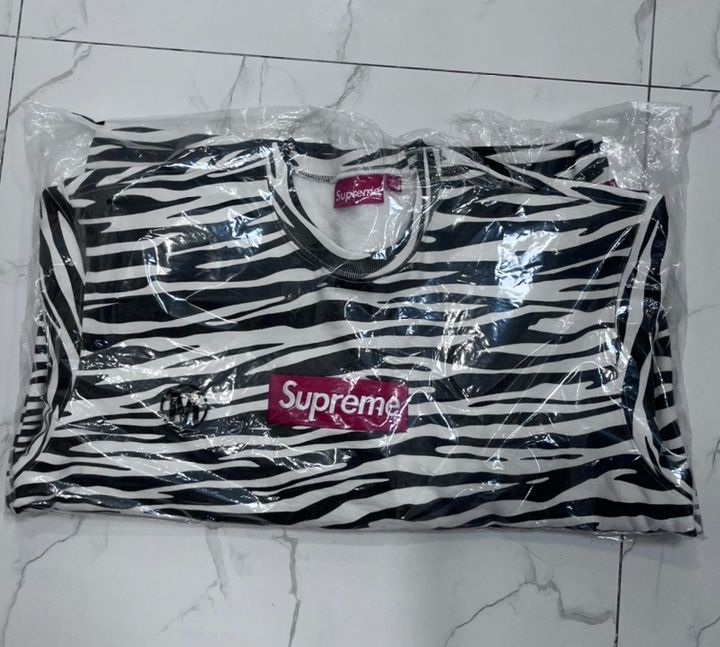 Supreme Box Logo Crewneck Zebra for Sale in Brooklyn, NY - OfferUp