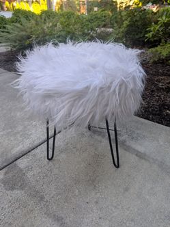 MID CENTURY MODERN WHITE SHAG STOOL