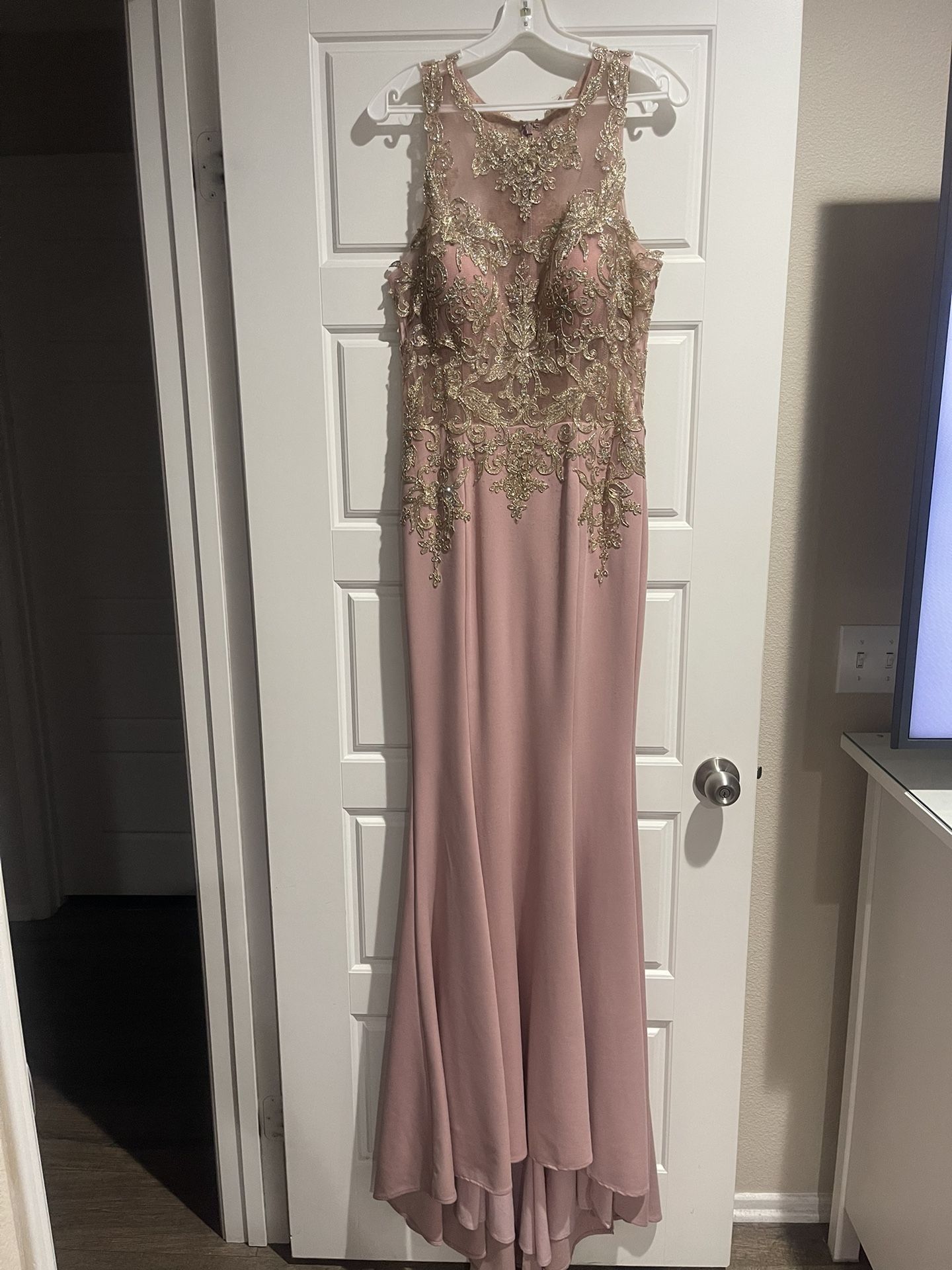 FORMAL ROSE GOWN SIZE L  WORN ONCE. 