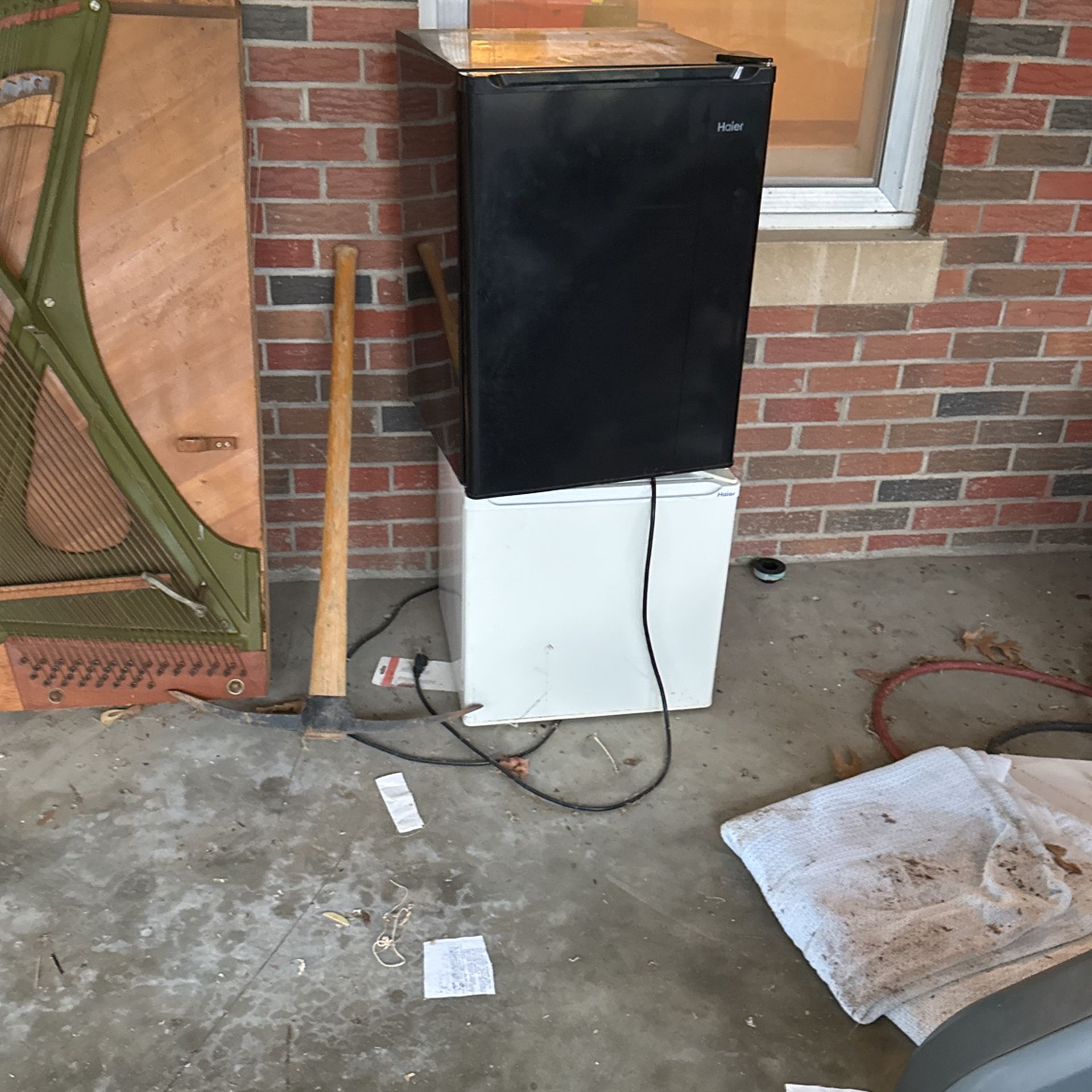 2 Mini refrigerator