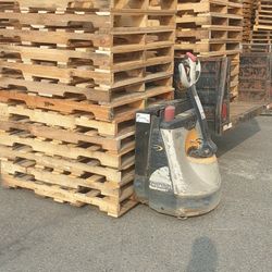 Electric Pallets  Jack Crown $999.00 Must Sell