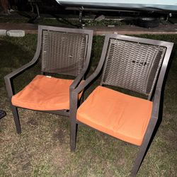 6 Outdoor Chairs 